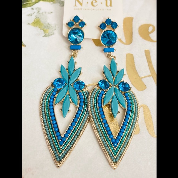 N•E•U Gorgeous Boho Chandelier Dangle Drop Statement Earrings - Picture 4 of 4